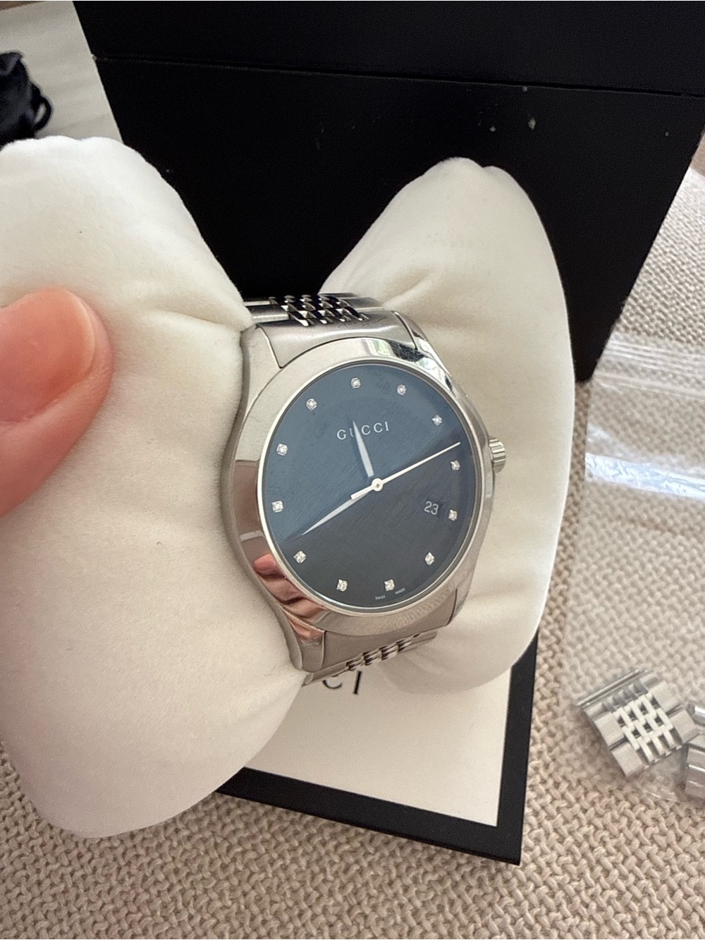 Gucci Silver-Tone Men's Watch with Black Dial - Picture 5 of 5